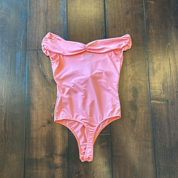 VICI- Off-shoulder Peach Bodysuit- NWOT - Picture 4 of 4